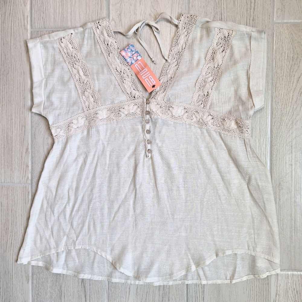 Bunulu Women's Boho V-neck Lace Detail Flowy Short Sleeved Shirt - Medium - NWT
